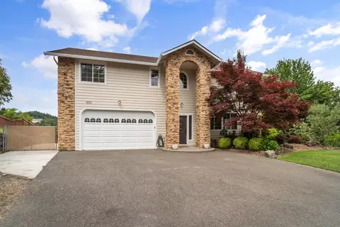 Exterior - 1553 Panoramic Loop, Grants Pass, OR 97527 photo 8 of 11