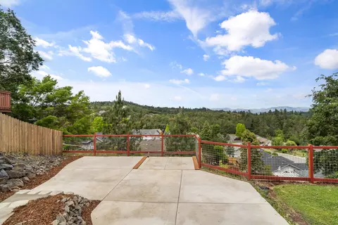 Exterior - 1553 Panoramic Loop, Grants Pass, OR 97527 photo 3 of 11