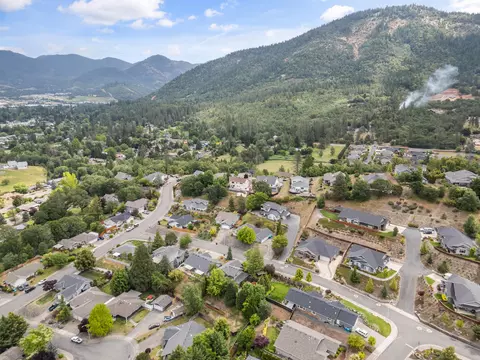 View/Area - 1553 Panoramic Loop, Grants Pass, OR 97527 photo 5 of 14