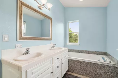 Bath - 1553 Panoramic Loop, Grants Pass, OR 97527 photo 5 of 6
