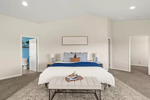 Bedroom - 1553 Panoramic Loop, Grants Pass, OR 97527 photo 3 of 6