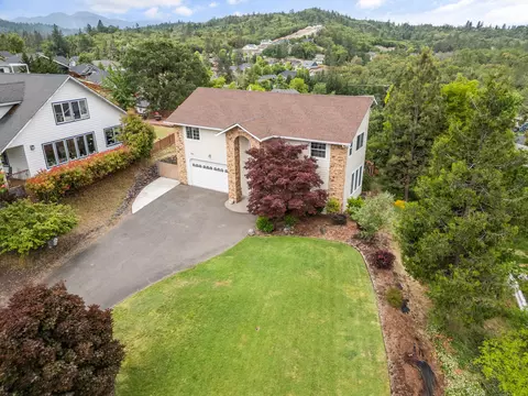 View/Area - 1553 Panoramic Loop, Grants Pass, OR 97527 photo 9 of 14