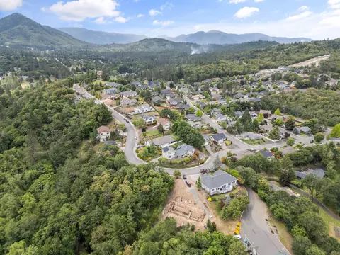 View/Area - 1553 Panoramic Loop, Grants Pass, OR 97527 photo 3 of 14