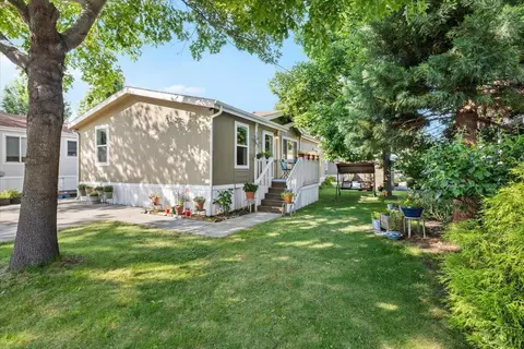 10 E South Stage Rd #SPC 423, Medford, OR 97501