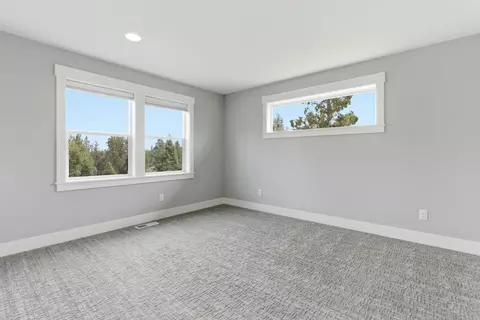 Bedroom - 63557 Overtree Rd, Bend, OR 97701 photo 8 of 10