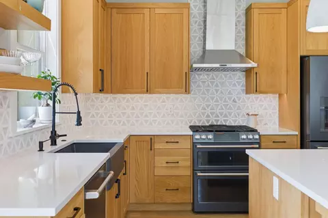 Kitchen - 63557 Overtree Rd, Bend, OR 97701 photo 6 of 10