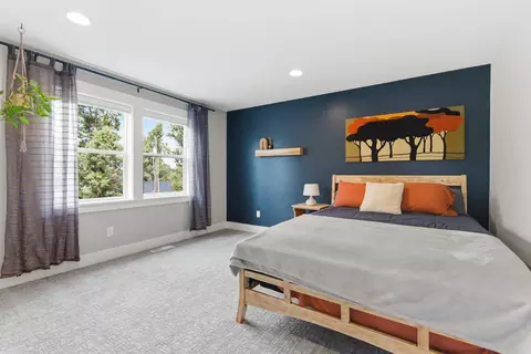Bedroom - 63557 Overtree Rd, Bend, OR 97701 photo 5 of 10