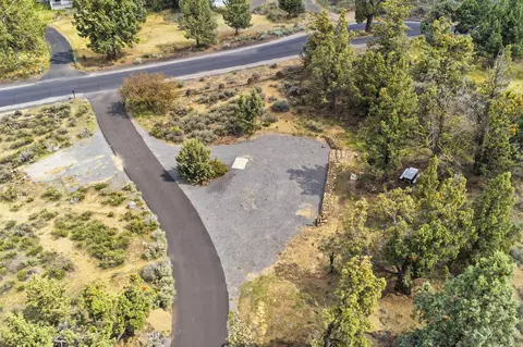 Exterior - 63557 Overtree Rd, Bend, OR 97701 photo 17 of 20