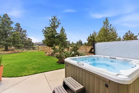 Exterior - 63557 Overtree Rd, Bend, OR 97701 photo 12 of 20