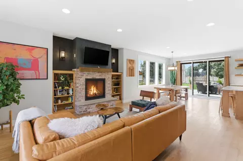 Living - 63557 Overtree Rd, Bend, OR 97701 photo 2 of 8