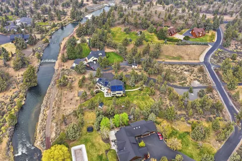 View/Area - 63557 Overtree Rd, Bend, OR 97701 photo 8 of 10