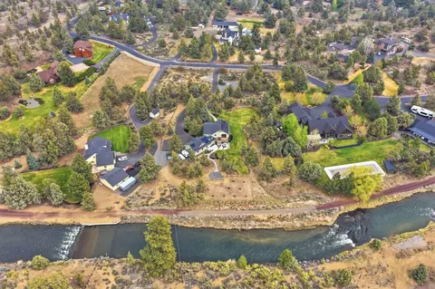 View/Area - 63557 Overtree Rd, Bend, OR 97701 photo 10 of 10