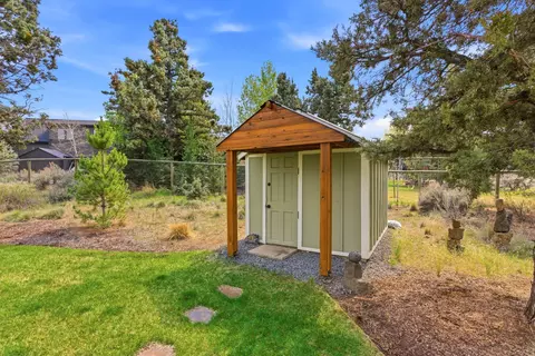 Exterior - 63557 Overtree Rd, Bend, OR 97701 photo 14 of 20