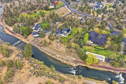 View/Area - 63557 Overtree Rd, Bend, OR 97701 photo 9 of 10