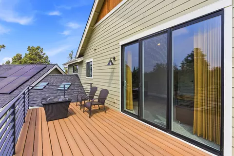Exterior - 63557 Overtree Rd, Bend, OR 97701 photo 5 of 20
