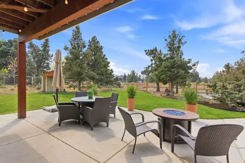 Exterior - 63557 Overtree Rd, Bend, OR 97701 photo 11 of 20