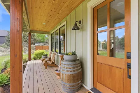 Exterior - 63557 Overtree Rd, Bend, OR 97701 photo 3 of 20