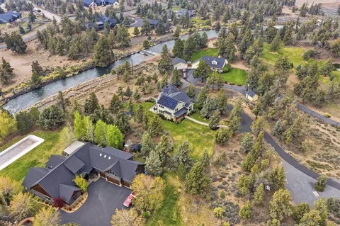 View/Area - 63557 Overtree Rd, Bend, OR 97701 photo 6 of 10