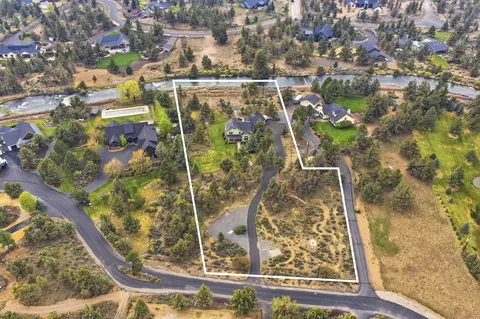 View/Area - 63557 Overtree Rd, Bend, OR 97701 photo 2 of 10