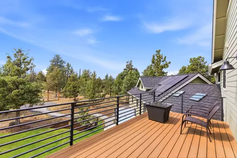 Exterior - 63557 Overtree Rd, Bend, OR 97701 photo 4 of 20
