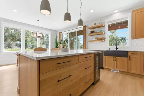 Kitchen - 63557 Overtree Rd, Bend, OR 97701 photo 4 of 10