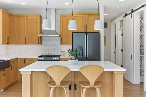 Kitchen - 63557 Overtree Rd, Bend, OR 97701 photo 7 of 10