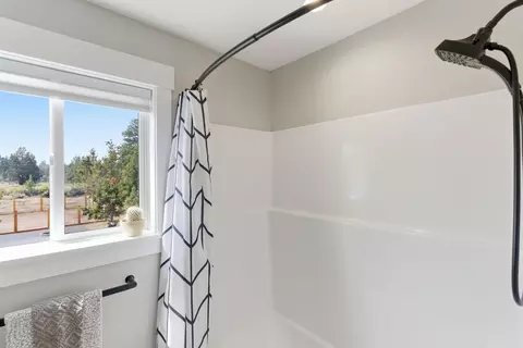Bath - 63557 Overtree Rd, Bend, OR 97701 photo 8 of 8