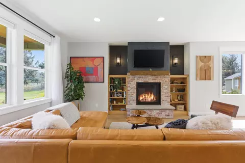 Living - 63557 Overtree Rd, Bend, OR 97701 photo 4 of 8