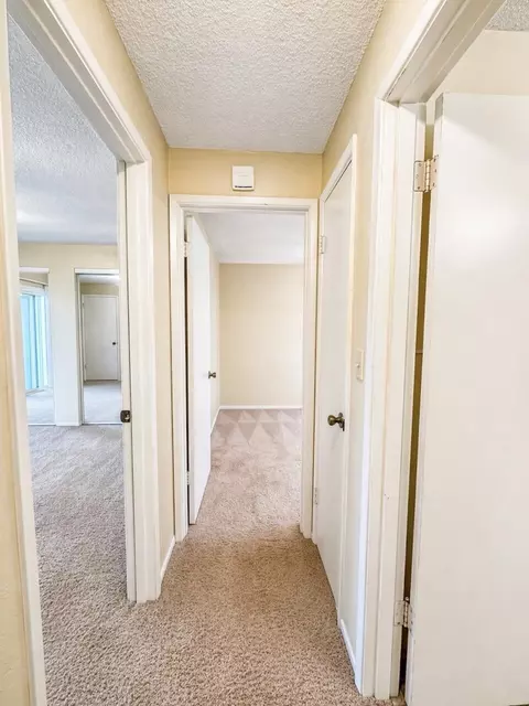Entry Way - 431 Elm St, Phoenix, OR 97535 photo 3 of 3