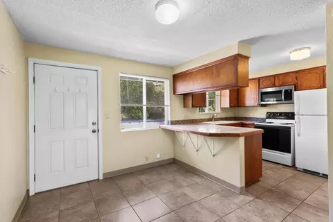 Entry Way - 431 Elm St, Phoenix, OR 97535 photo 1 of 3