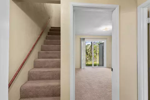 Entry Way - 431 Elm St, Phoenix, OR 97535 photo 2 of 3