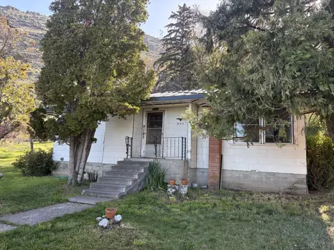 9143 Shady Pine Rd, Klamath Falls, OR 97601