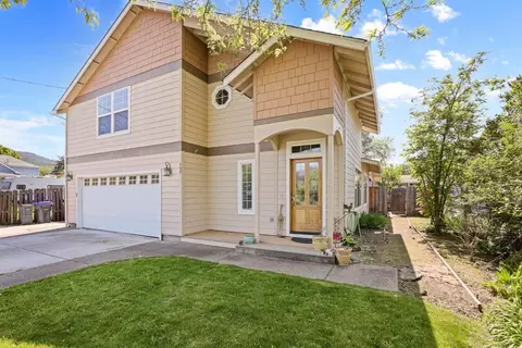 107 N 1st St, Talent, OR 97540