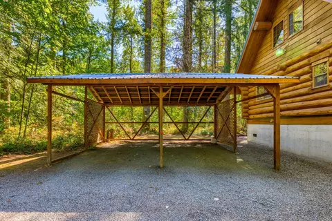 Exterior - 58200 E Marmot Rd, Sandy, OR 97055 photo 6 of 8
