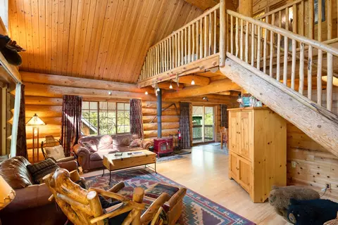 Living - 58200 E Marmot Rd, Sandy, OR 97055 photo 3 of 8
