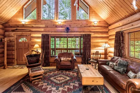 Living - 58200 E Marmot Rd, Sandy, OR 97055 photo 6 of 8