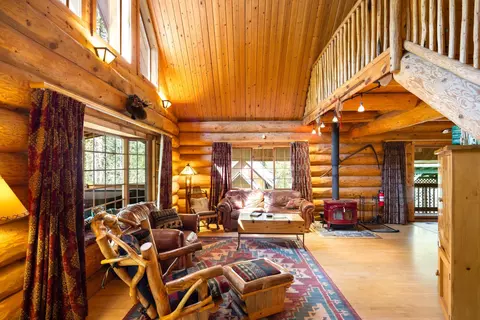 Living - 58200 E Marmot Rd, Sandy, OR 97055 photo 4 of 8
