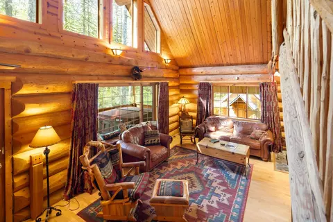 Living - 58200 E Marmot Rd, Sandy, OR 97055 photo 2 of 8