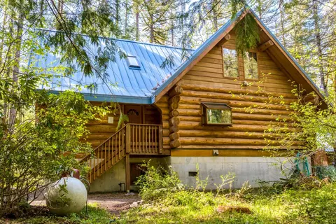 Exterior - 58200 E Marmot Rd, Sandy, OR 97055 photo 3 of 8