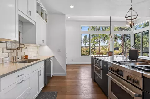 Kitchen - 61422 Meeks Trl, Bend, OR 97702 photo 2 of 4