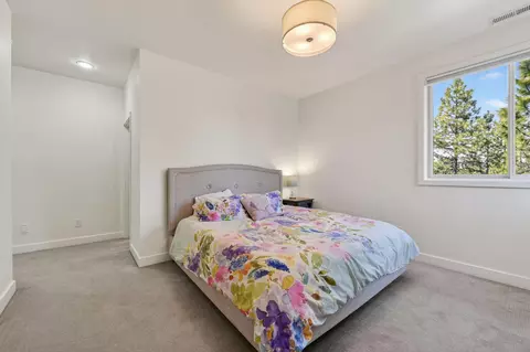 Bedroom - 61422 Meeks Trl, Bend, OR 97702 photo 4 of 4