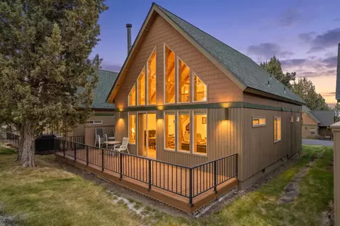 1643 Prairie Falcon Dr, Redmond, OR 97756