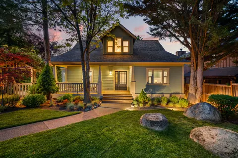 1625 Peachey Rd, Ashland, OR 97520