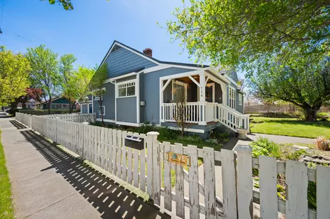 714 SW Cascade Ave, Redmond, OR 97756