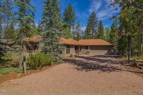 57627 Cultus Ln #8, Sunriver, OR 97707