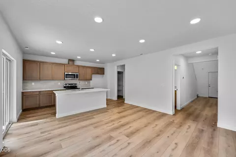 Living - 21499 Oconnor Way, Bend, OR 97701 photo 1 of 2