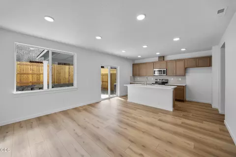 Living - 21499 Oconnor Way, Bend, OR 97701 photo 2 of 2