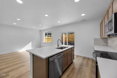 Kitchen - 21499 Oconnor Way, Bend, OR 97701 photo 1 of 1