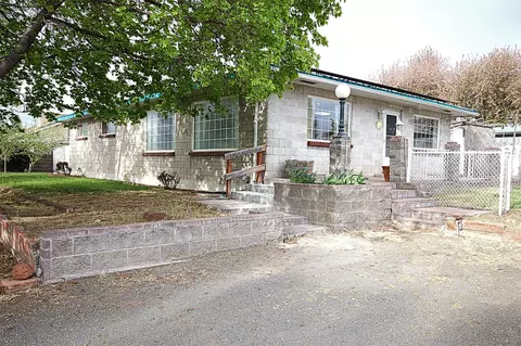 733 SE Turner St, Madras, OR 97741