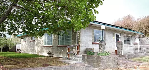 733 SE Turner St, Madras, OR 97741